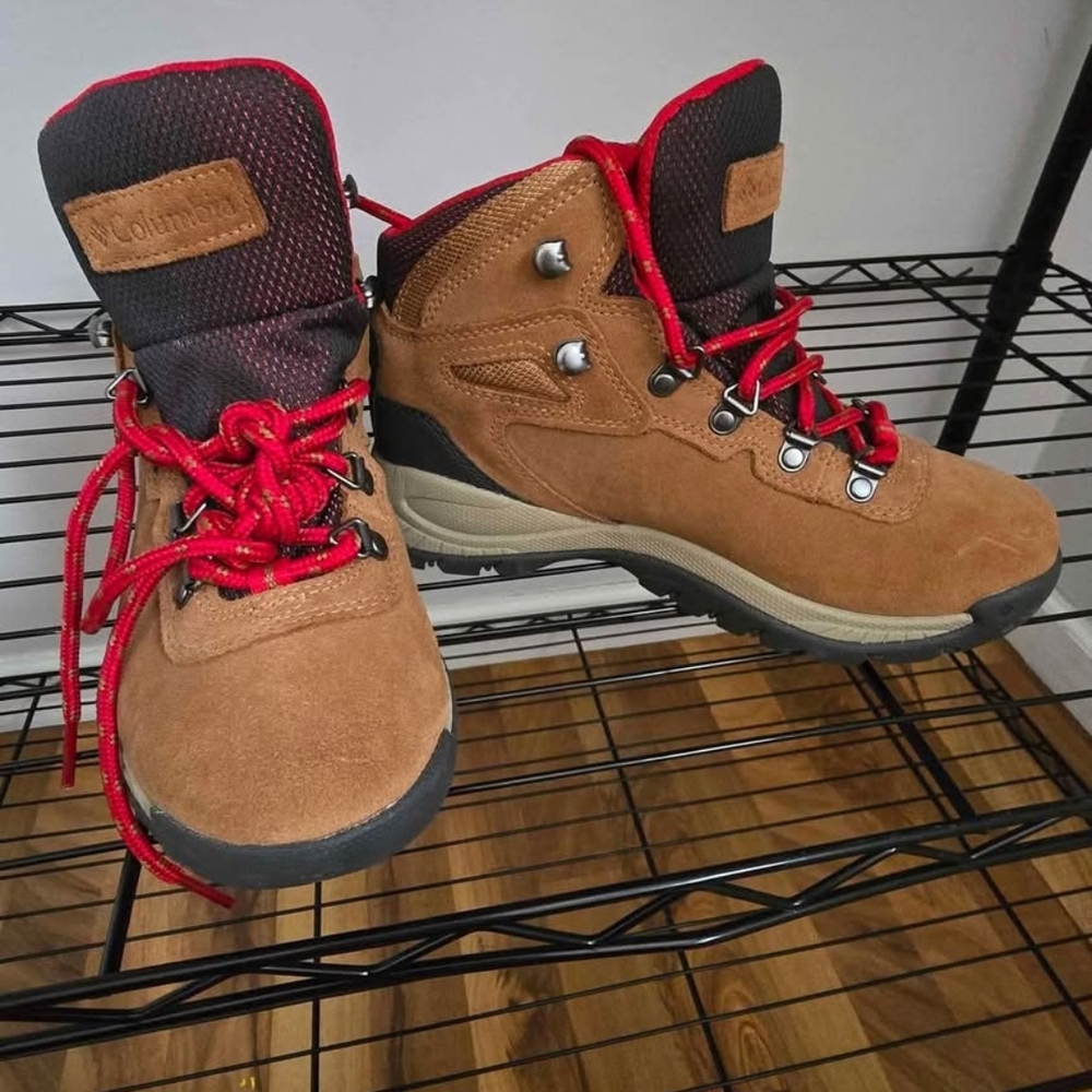 Columbia Brown Hiking Boots with Red Laces